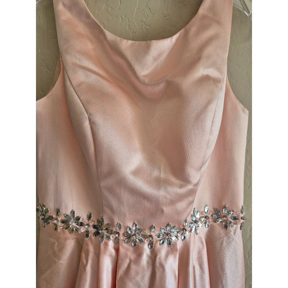 Elegant Light Pink Satin Formal Dress size 2 - Picture 2 of 7